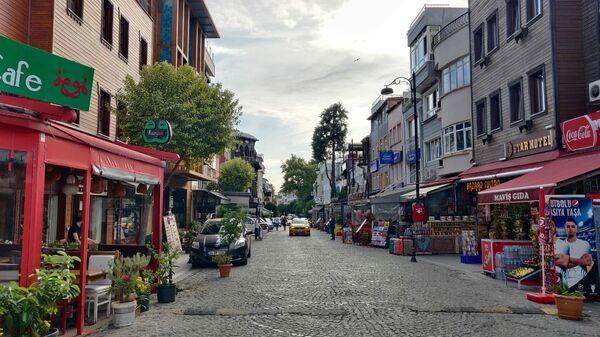 Магазины на одной из улиц Стамбула