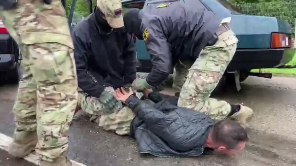 Задержание сотрудниками ФСБ РФ во время оперативных действий лиц, причастных к незаконному обороту оружия