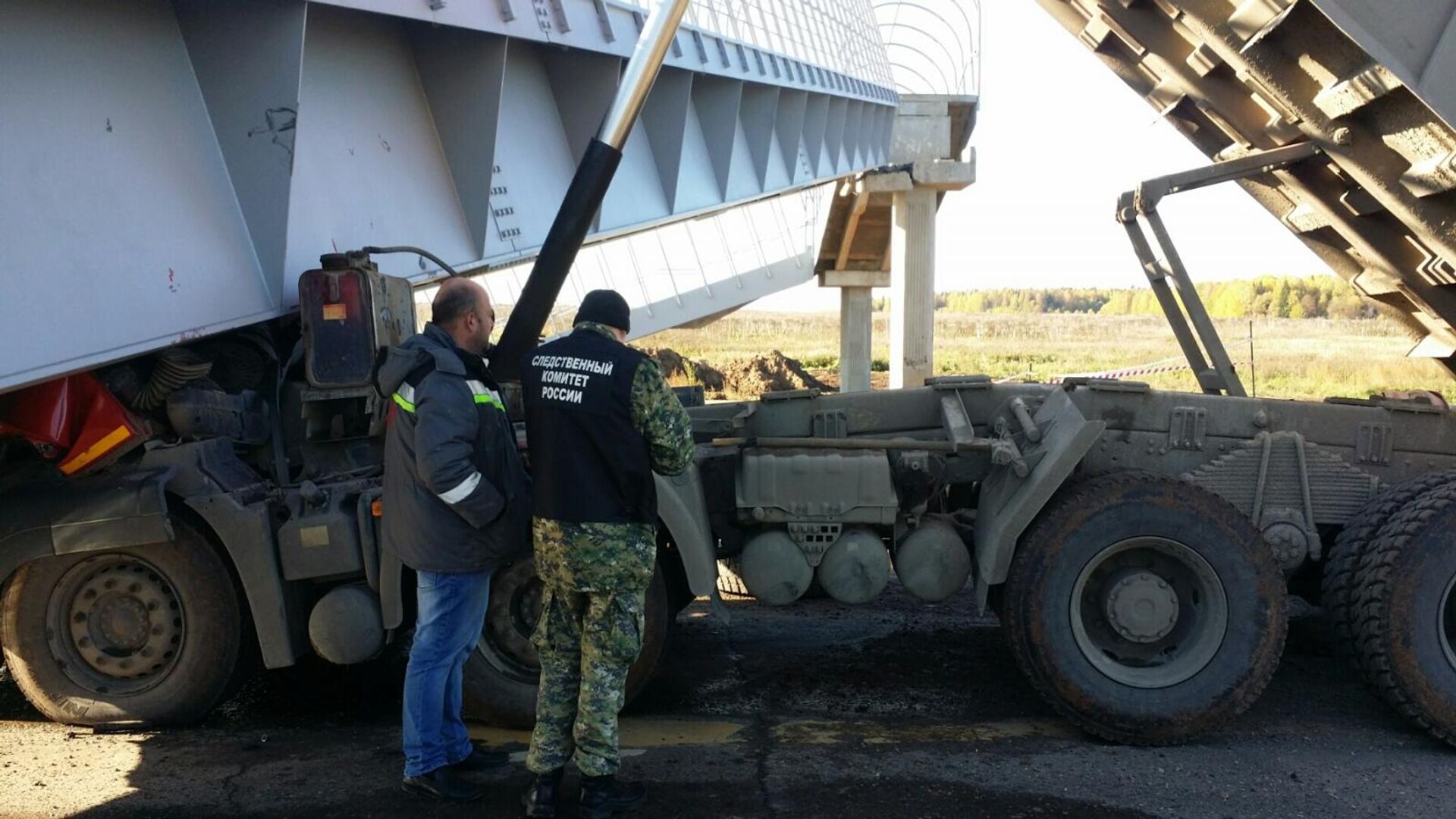 СК показал видео с места обрушения пешеходного перехода в Пермском крае -  РИА Новости, 28.09.2021