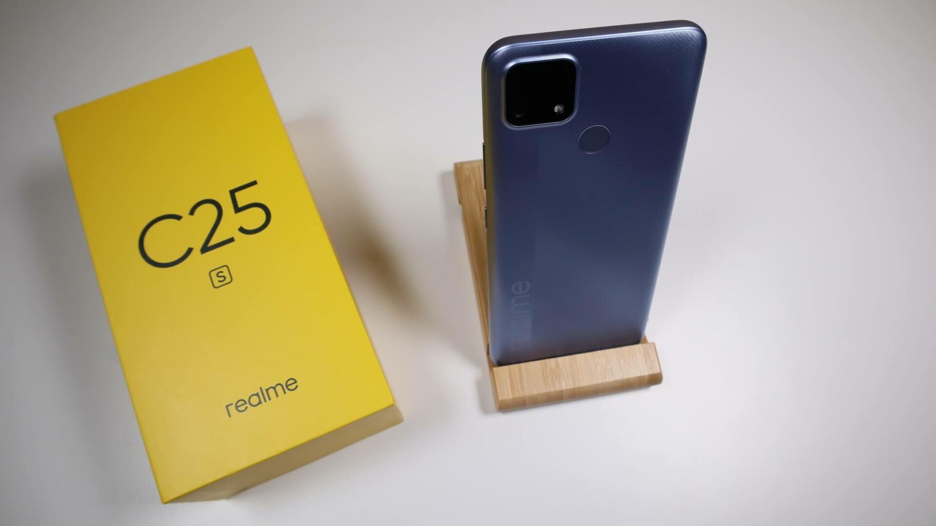 Обзор realme С25s и C21Y: народные смартфоны с достойными характеристиками  - РИА Новости, 19.10.2021