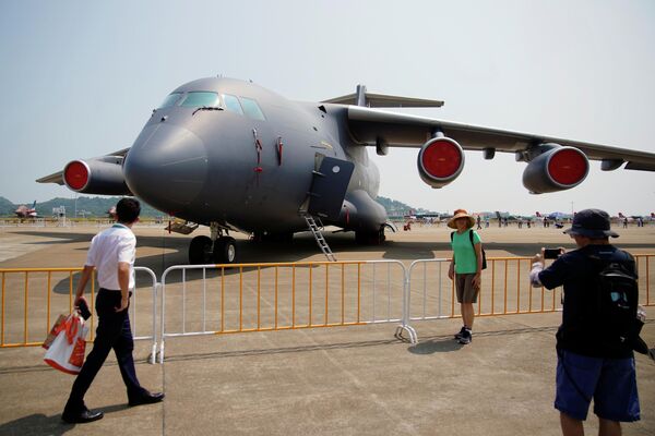 Военно-транспортный самолет Y-20 на выставке Airshow China в Чжухае