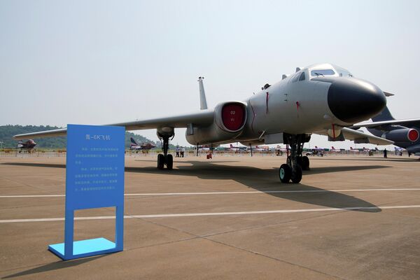 Бомбардировщик H-6K на выставке Airshow China в Чжухае