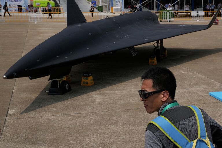 Высотный сверхзвуковой беспилотник WZ-8 на выставке Airshow China в Чжухае