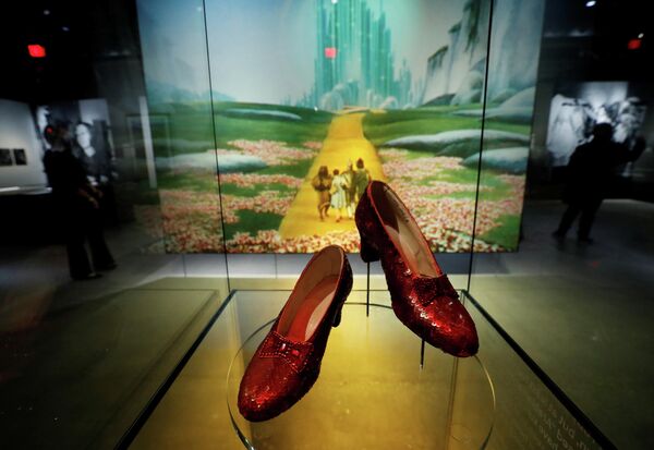 Рубиновые туфельки Дороти из Волшебника страны Оз в Музее Американской киноакадемии