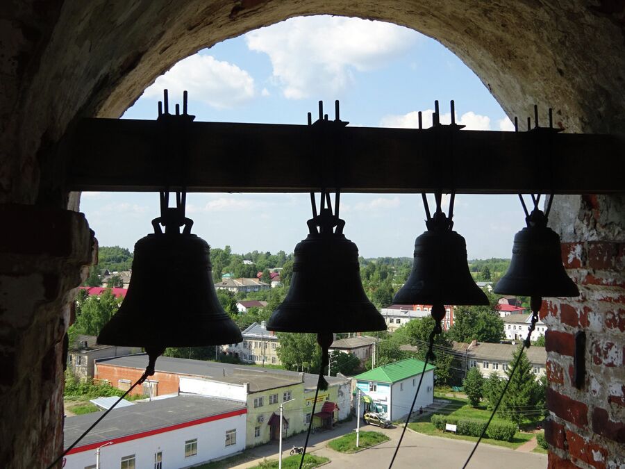 На колокольне Великосельского кремля