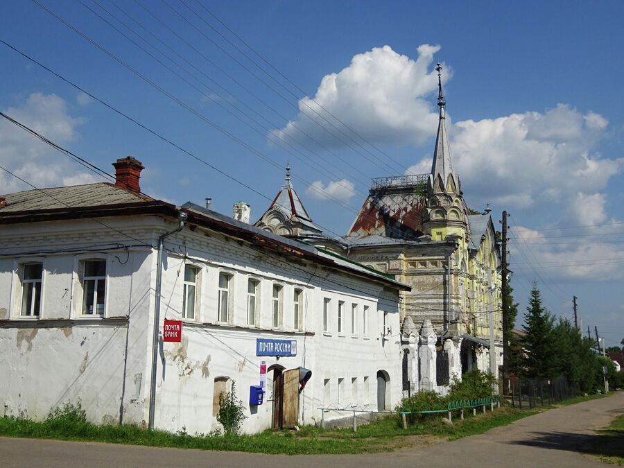 Жилой дом 19 века и усадьба Локалова