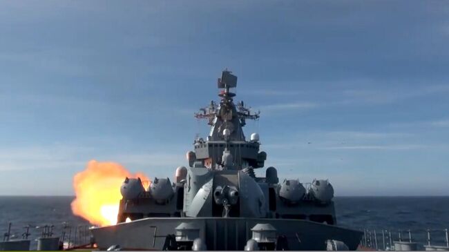 В Красное море вошли ракетный крейсер и фрегат Тихоокеанского флота