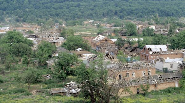 Вид поселка Бамут в Чечне после проведенных в нем боевых действий.