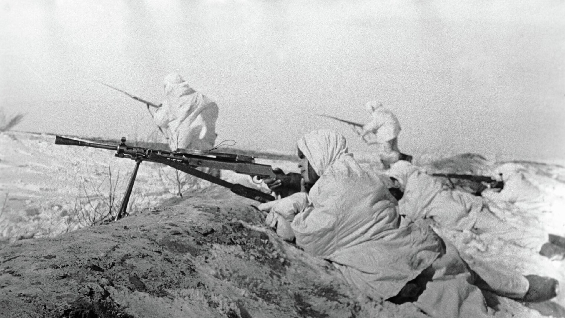 Советские бойцы ведут бои на московском направлении во время битвы за Москву - РИА Новости, 1920, 30.09.2021