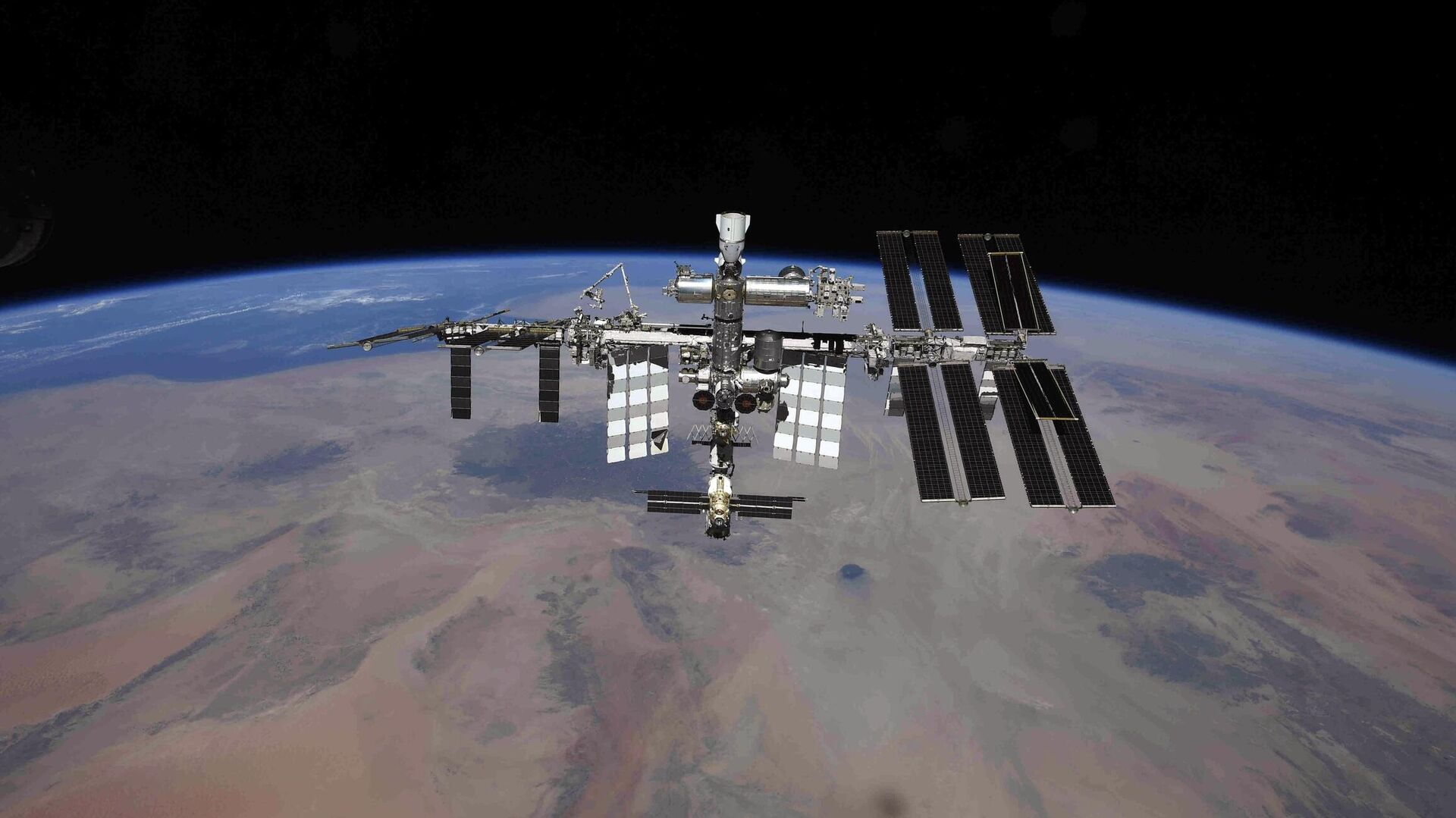 Космонавты перепрошили модуль "Наука" перед прибытием последнего модуля МКС