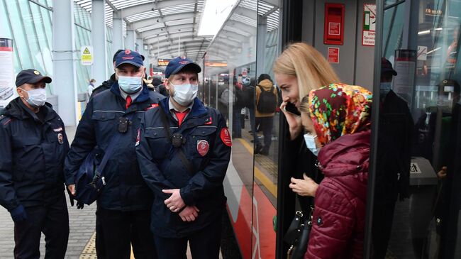 Контролеры ГКУ Организатор перевозок на станции Лужники Московского центрального кольца