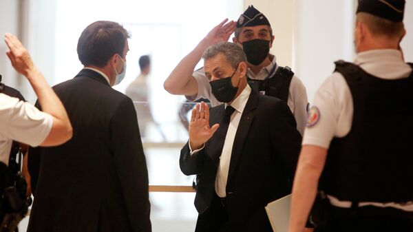 Бывший президент Франции Николя Саркози в здании суда