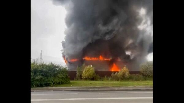 Кадры пожара на складе в Новой Москве 