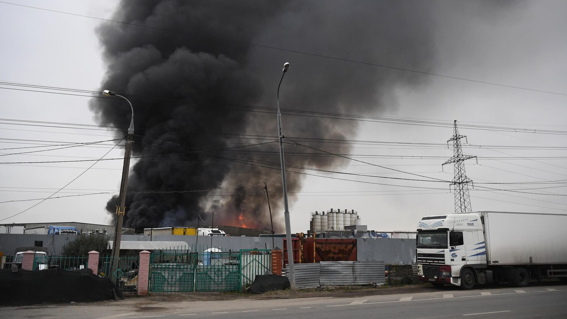 Экологи оценили загрязнение воздуха в районе крупного пожара в Новой Москве  - РИА Новости, 01.10.2021