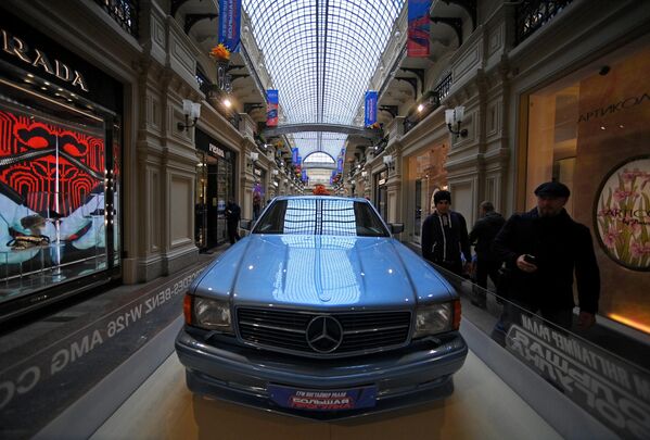 Автомобиль Mercedes-Benz W128 AMG Coupe, представленный на выставке редких спорткаров в ГУМе в рамках ГУМ Янгтаймер Ралли