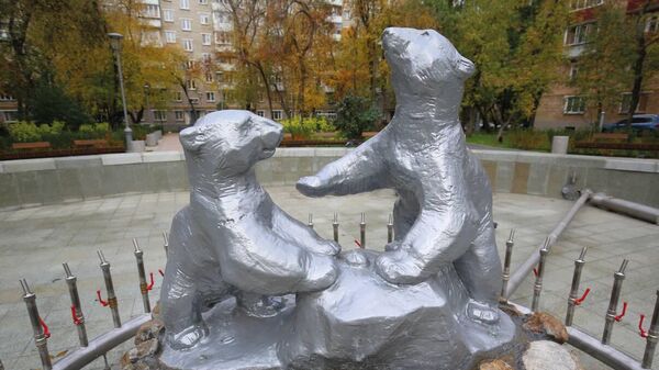 Фонтан с мишками, установленный на улице Бориса Галушкина, Москва