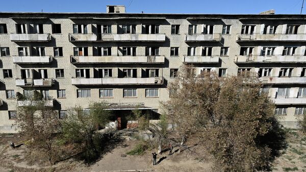 Заброшенный нежилой дом в городе Байконур