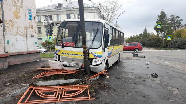  ДТП с участием автобуса и легкового автомобиля в городе Ангарске, Иркутской области