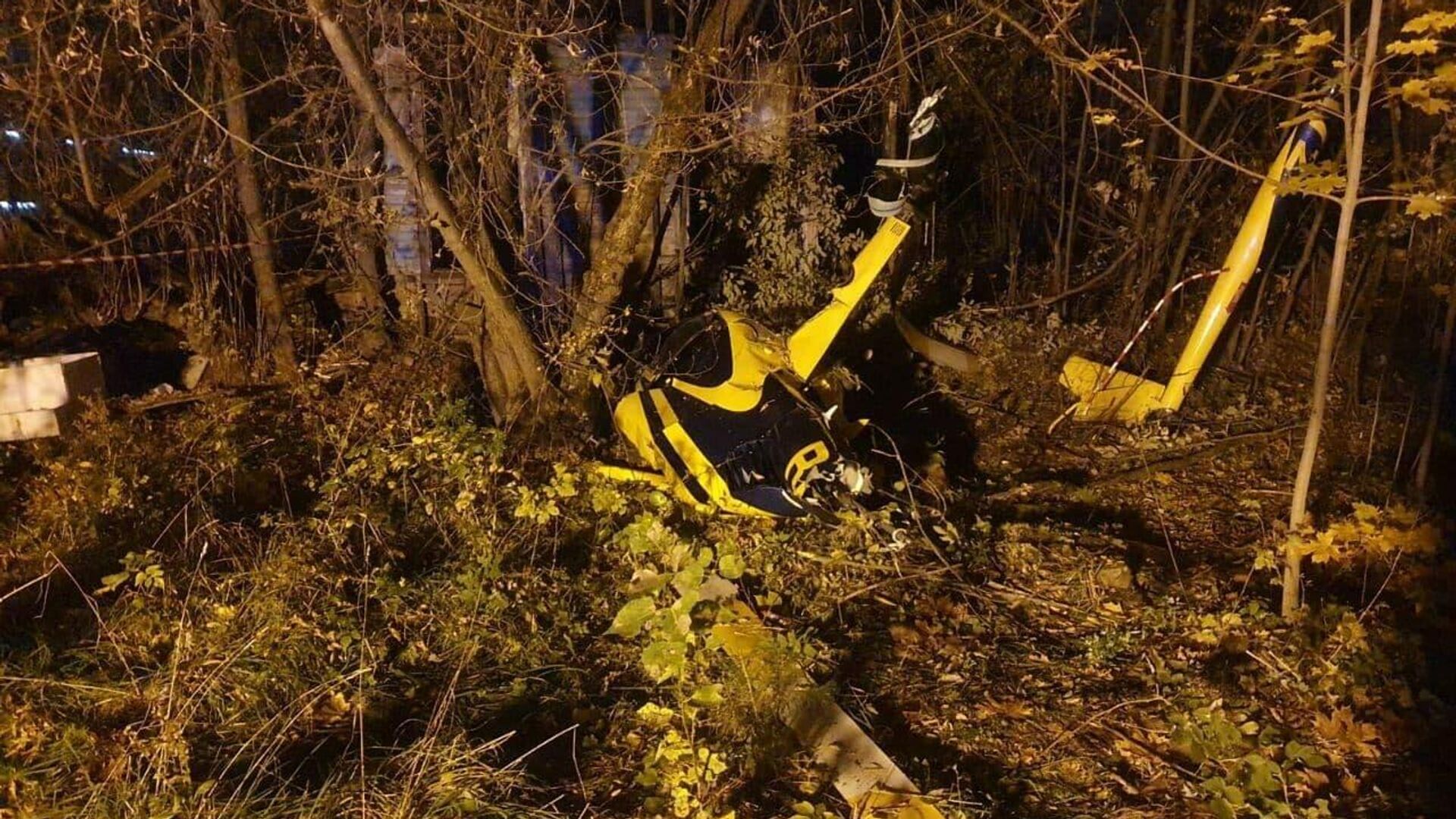 Мир после падения 117. Место крушения вертолета «Robinson r66». Вертолет разбился в Лыткарино. Вертолет Лыткарино. Разбился вертолет в Подмосковье Robinson.