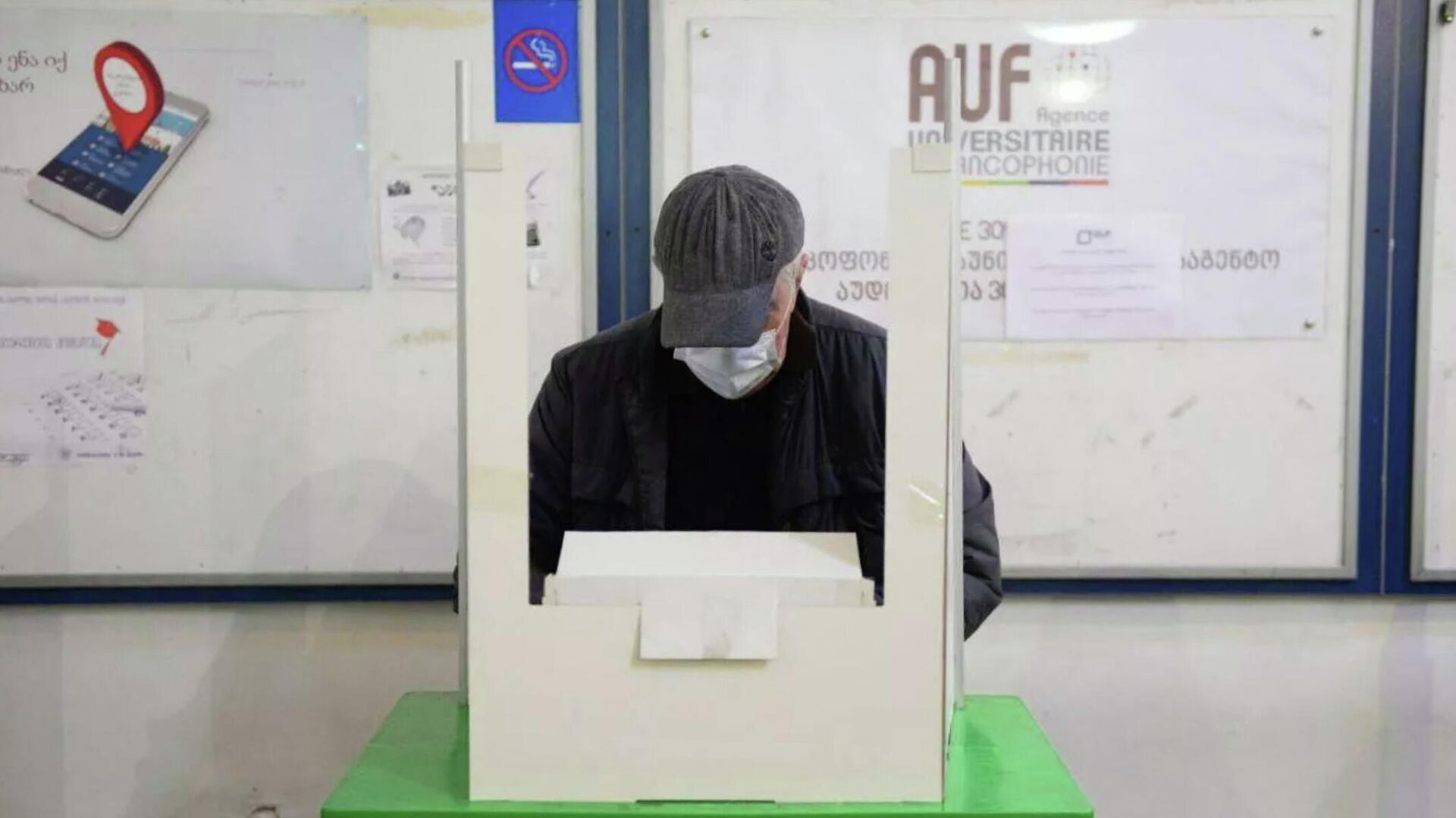 Действующий мэр Тбилиси лидирует на выборах после подсчета половины голосов