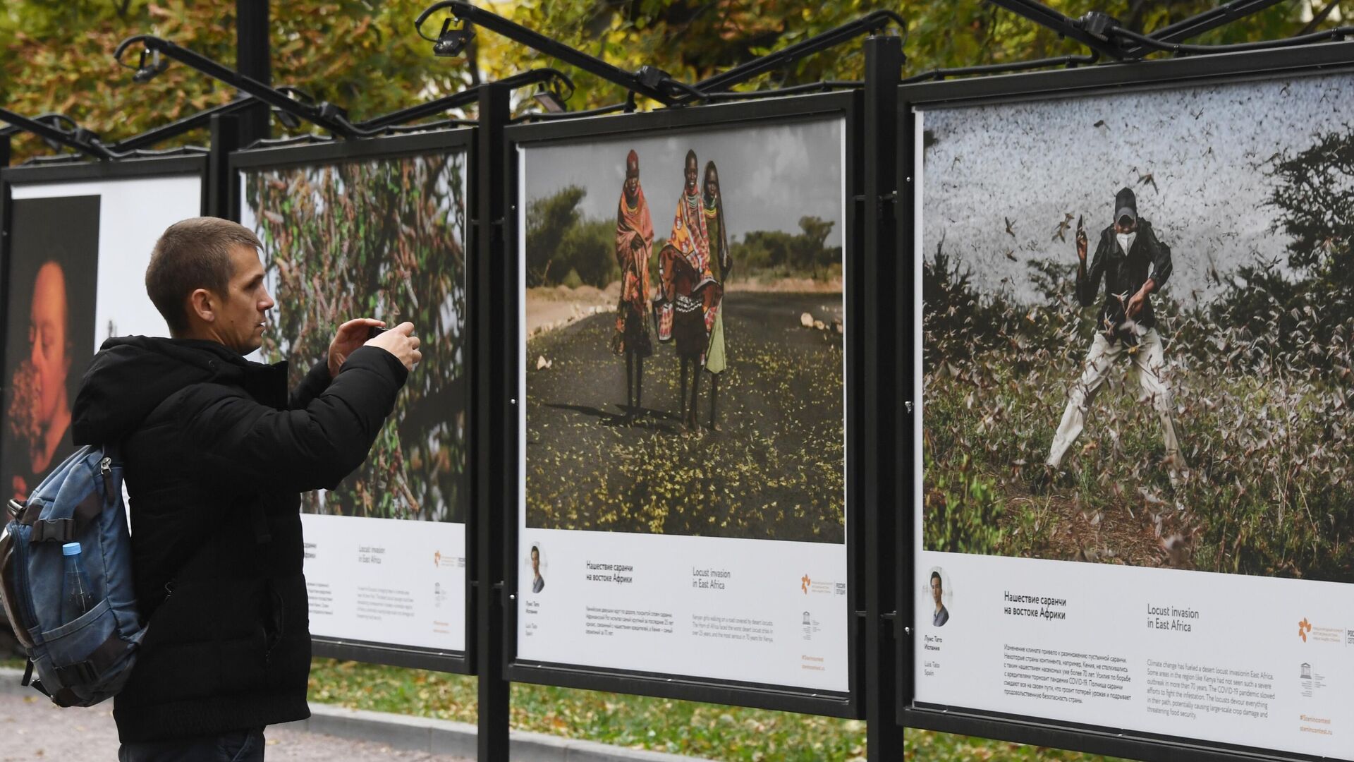 Выставка работ финалистов фотоконкурса им. А. Стенина на Гоголевском бульваре в Москве - РИА Новости, 1920, 01.10.2021