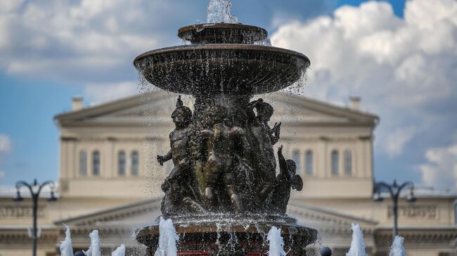 Фонтан Витали в сквере на Театральной площади в Москве