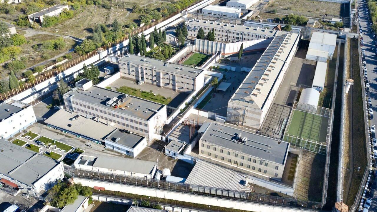 Здание тюрьмы в Рустави, где содержится арестованный бывший президент Грузии Михаил Саакашвили - РИА Новости, 1920, 30.10.2021