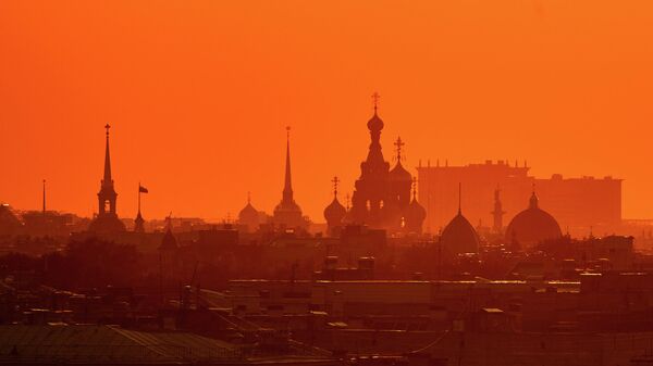 Вид на исторический центр Санкт-Петербурга на закате