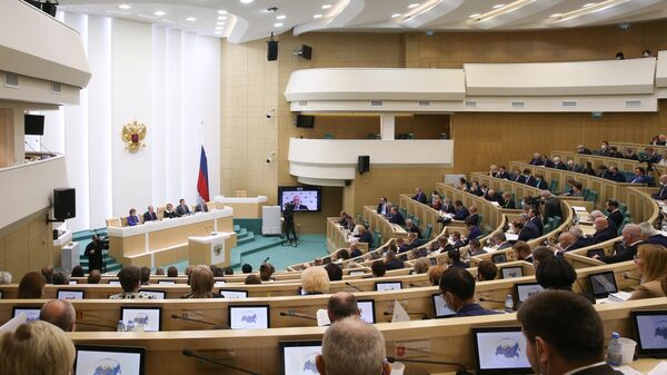Сенаторы на парламентских слушаниях в Совете Федерации РФ по проекту федерального бюджета на 2022-2024 годы