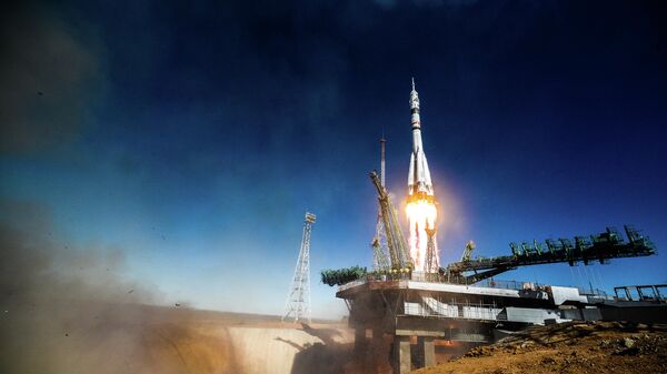 Запуск ракеты-носителя с космическим кораблем Союз МС-19 со съемочной группой фильма Вызов c космодрома Байконур