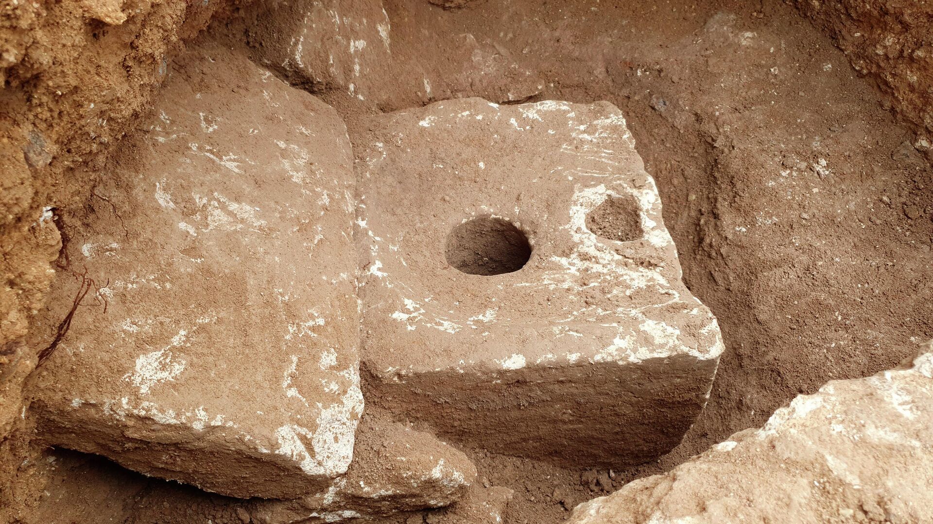 Древний туалет, обнаруженный в Иерусалиме - РИА Новости, 1920, 10.10.2021