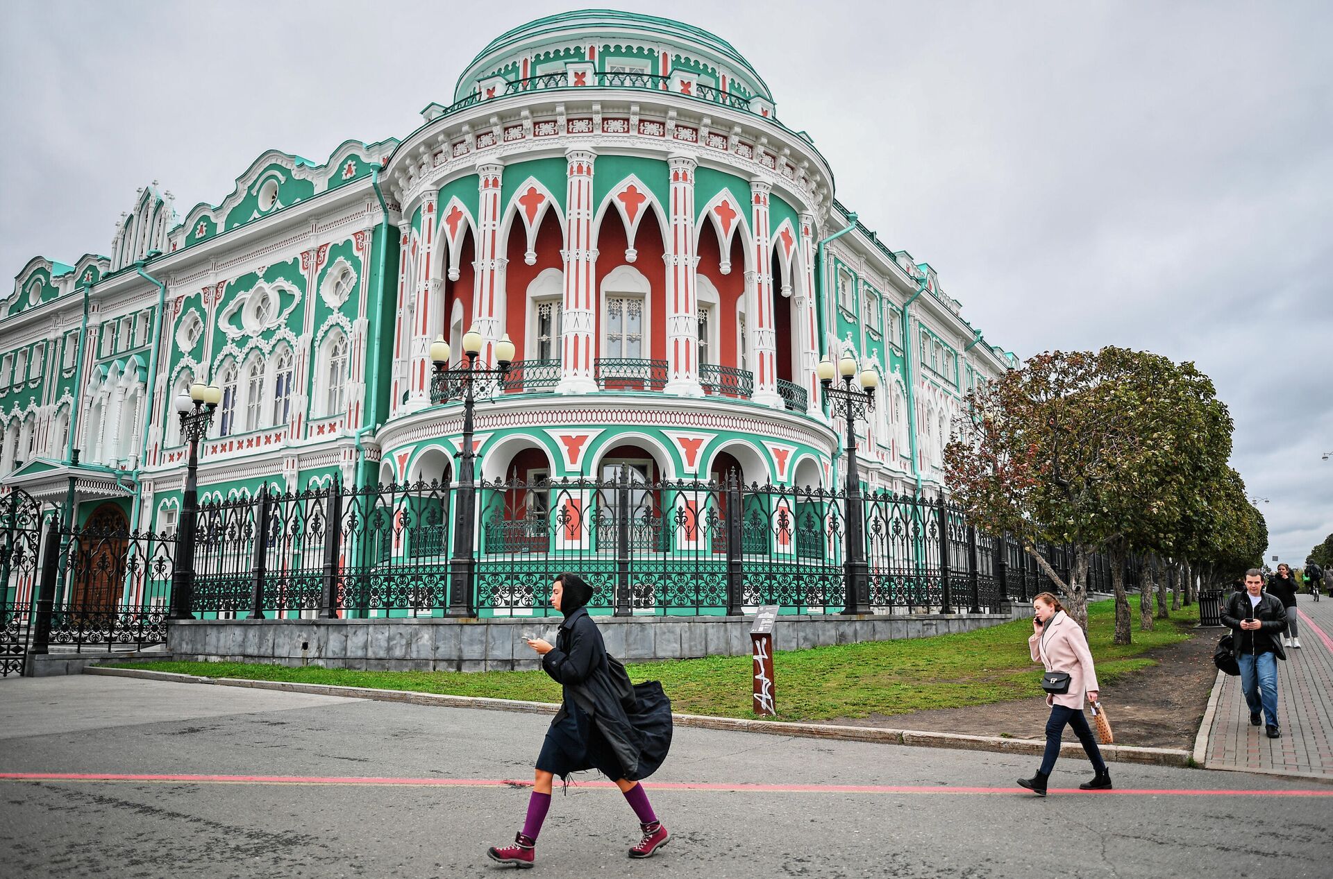 Дом Севастьянова, достопримечательность Екатеринбурга, памятник архитектуры XIX века. Октябрь 2020 года - РИА Новости, 1920, 08.11.2023