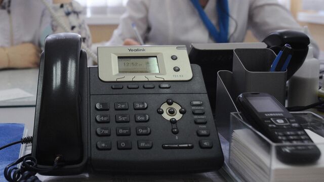 На сайте Информационного центра Следственного комитета России есть горячая линия для следственных вопросов. Вы можете связаться со специалистом 24 часа в сутки
