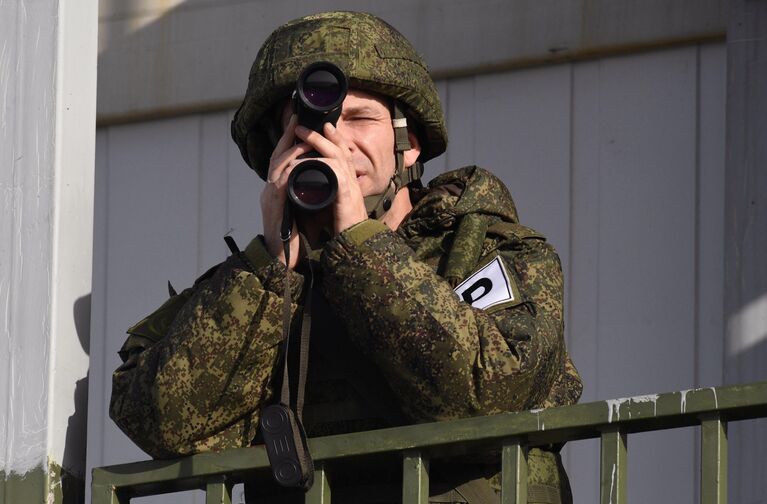 Военнослужащий во время учений Тихоокеанского флота на полигоне Клерк в Приморском крае