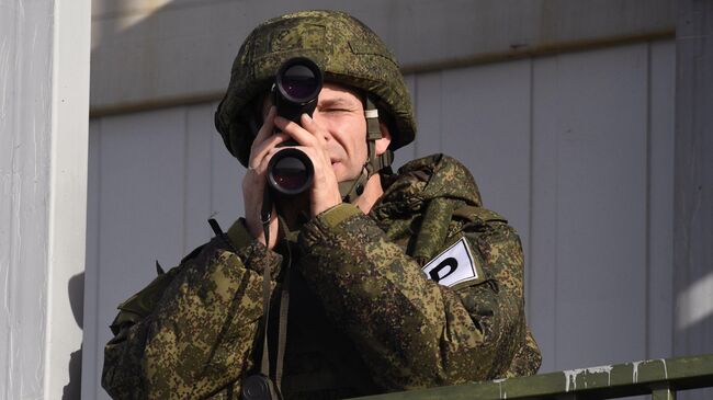 Военнослужащий во время учений Тихоокеанского флота