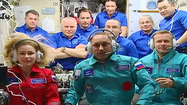 Экипаж МКС во время сеанса видеосвязи с ЦУП