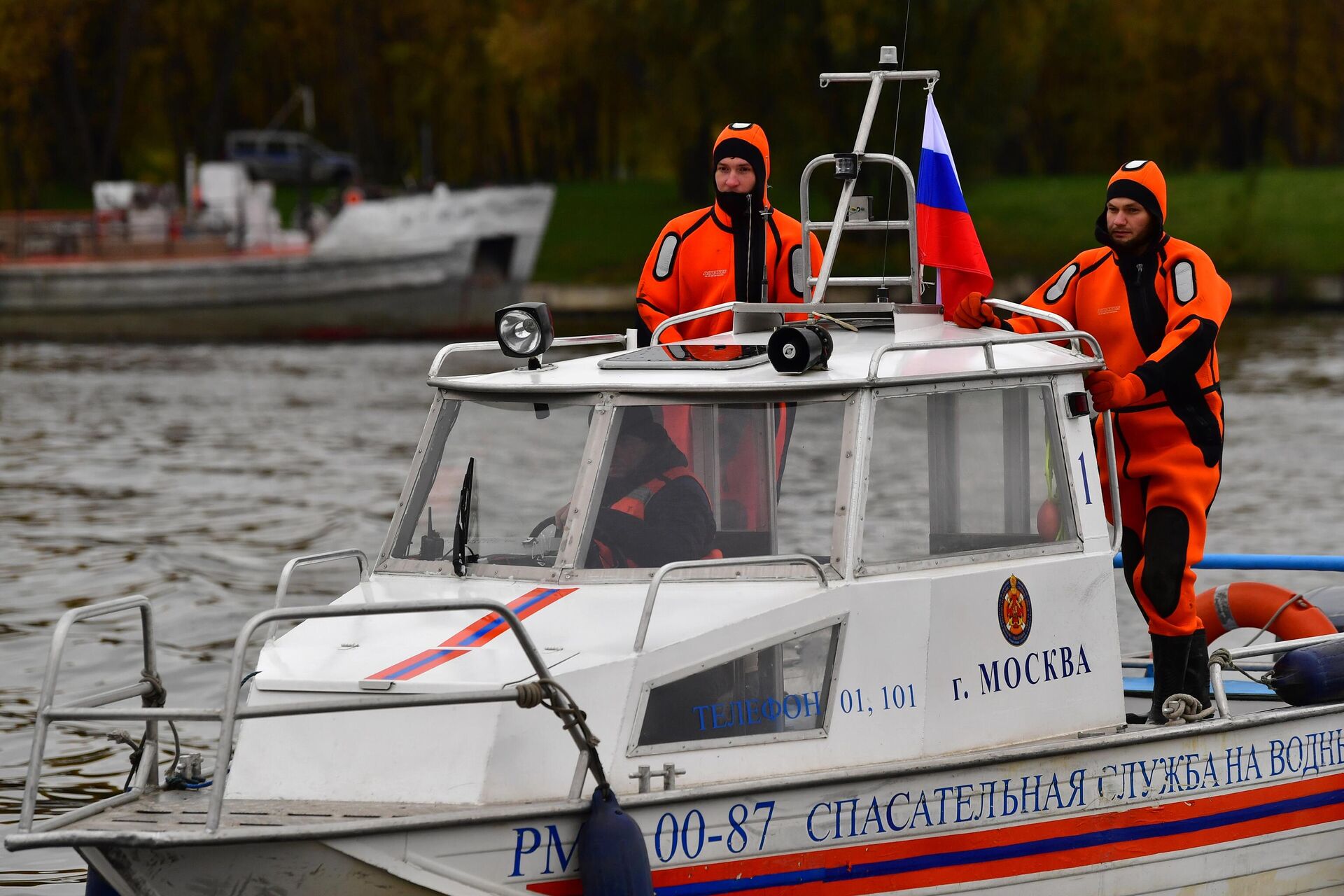 В воде горит: как прошли уникальные учения пожарных на Москве-реке - РИА  Новости, 08.10.2021