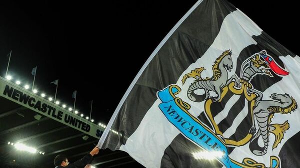 Флаг с логотипом клуба Ньюкасл Юнайтед