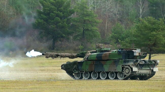 Французский танк Leclerc во время учений