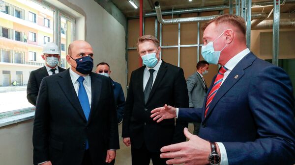 Председатель правительства РФ Михаил Мишустин во время осмотра строящегося инфекционного корпуса Курской областной клинической больницы