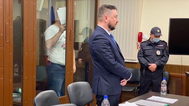 Александр Лефель, обвиняемый в мошенничестве в особо крупном размере, во время избрания меры пресечения в Тверском суде Москвы. Кадр видео