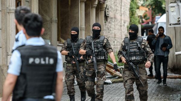 Турецкие полицейские в Стамбуле