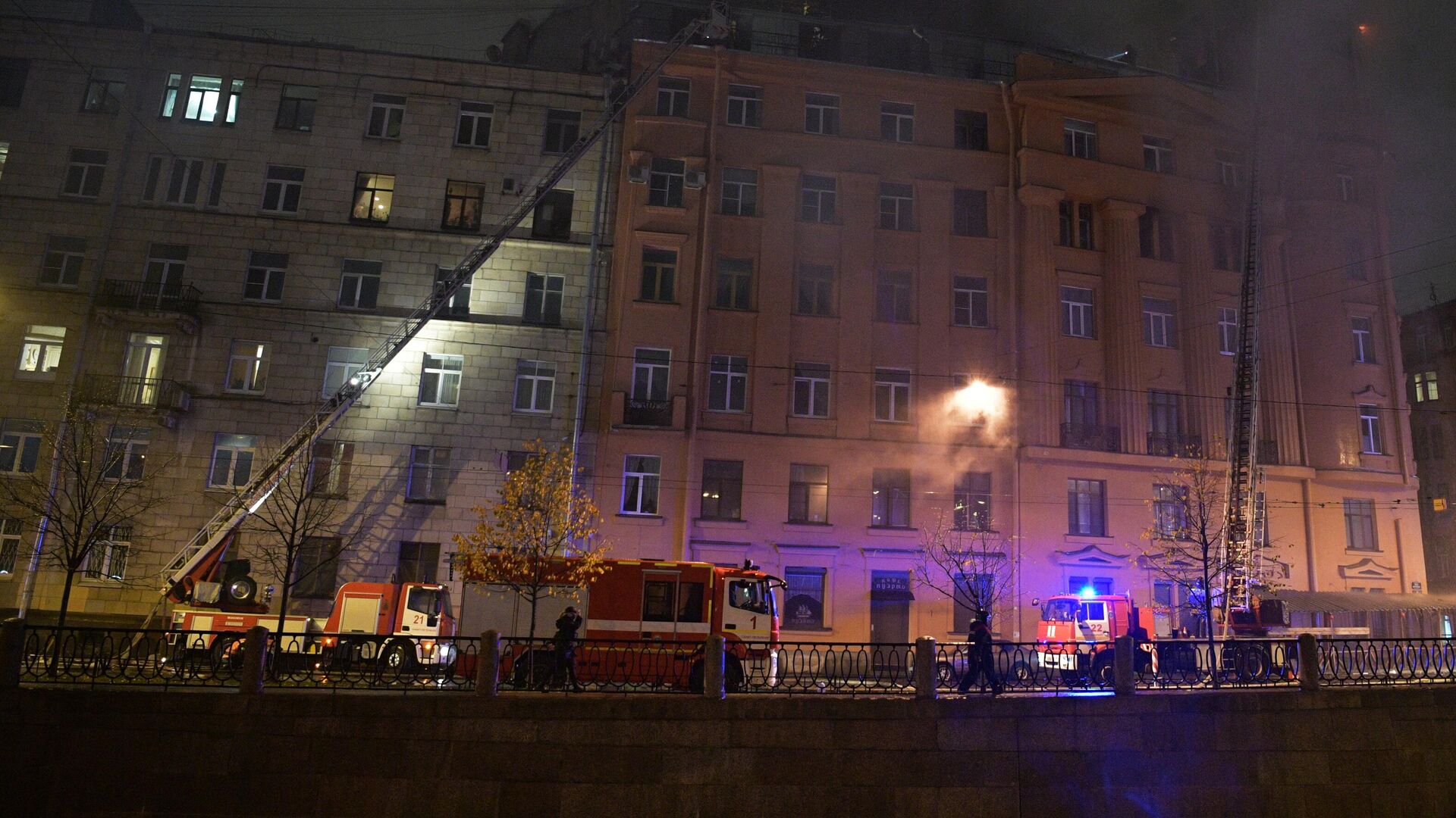 Пожар в жилом доме в московском поселке Рублево локализовали