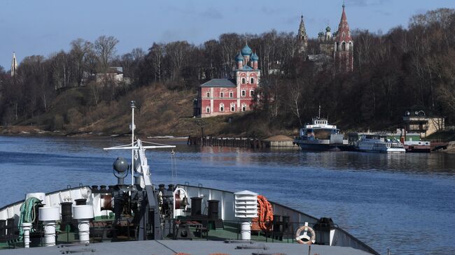 Вид на церковь Казанской иконы Божией Матери и Спаса Преображения в городе Тутаеве Ярославской области