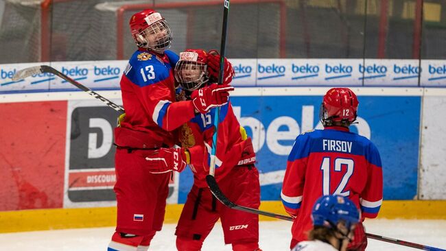 Хоккеисты юниорской сборной России