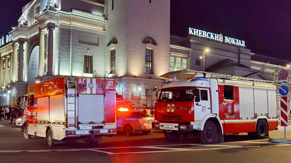 Оперативные службы на месте ДТП, где женщина погибла под колесами электробуса на площади Киевского вокзала