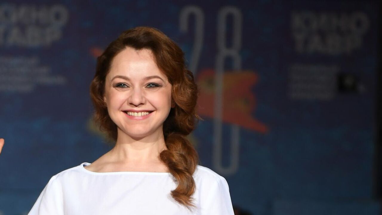 Сексуалды модель шоудан кейін трахает