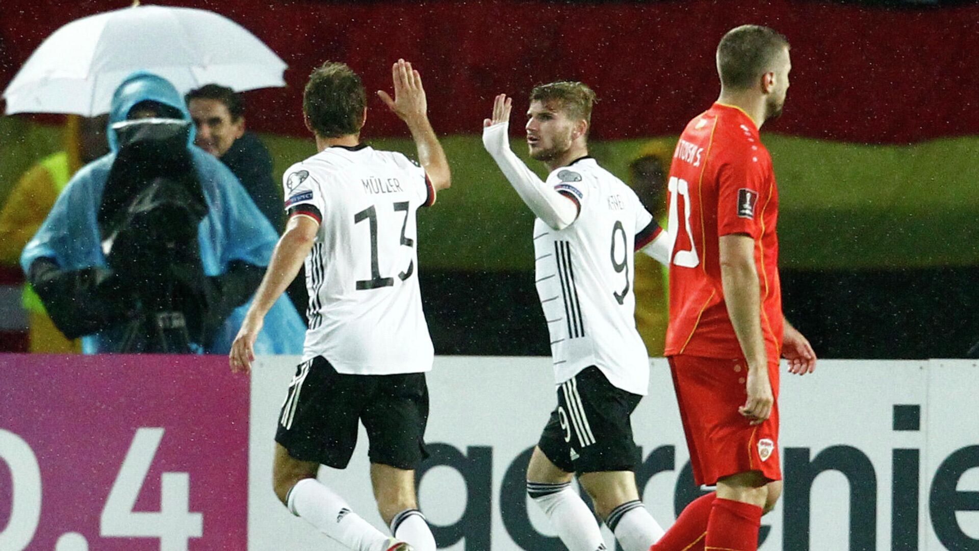 Soccer Football - World Cup - UEFA Qualifiers - Group J - North Macedonia v Germany - Toshe Proeski Arena, Skopje, North Macedonia - October 11, 2021 Germany's Timo Werner and Thomas Muller celebrate their first goal scored by Kai Havertz REUTERS/Ognen Teofilovski - РИА Новости, 1920, 11.10.2021