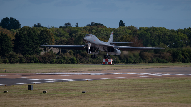 Американский стратегический бомбардировщик B-1B Lancer