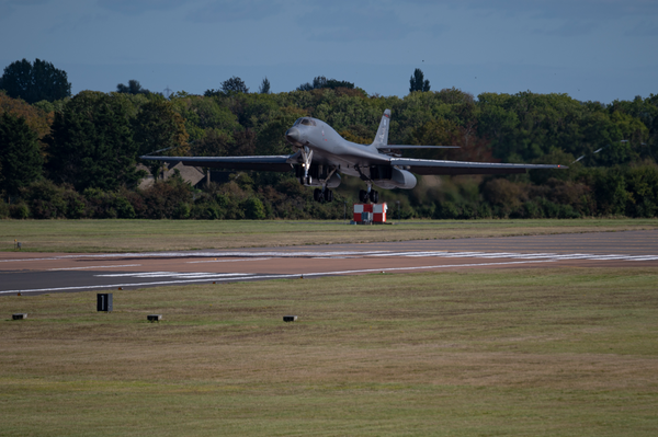 Американский стратегический бомбардировщик B-1B Lancer Американский стратегический бомбардировщик B-1B Lancer